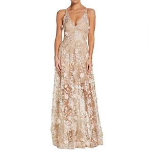 NWT Dress the Population Sidney Deep V-Neck 3D Lace Gown - Size Small